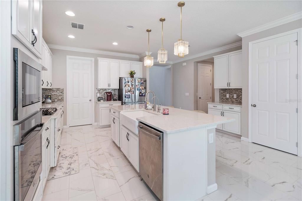 For Sale: $945,000 (6 beds, 4 baths, 3710 Square Feet)