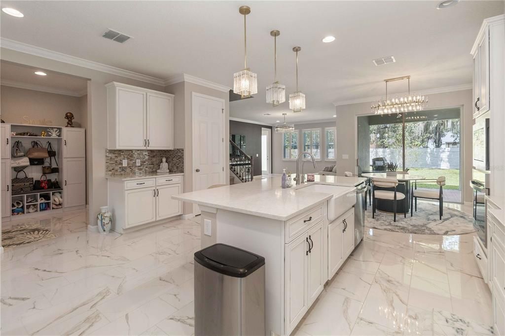 For Sale: $945,000 (6 beds, 4 baths, 3710 Square Feet)