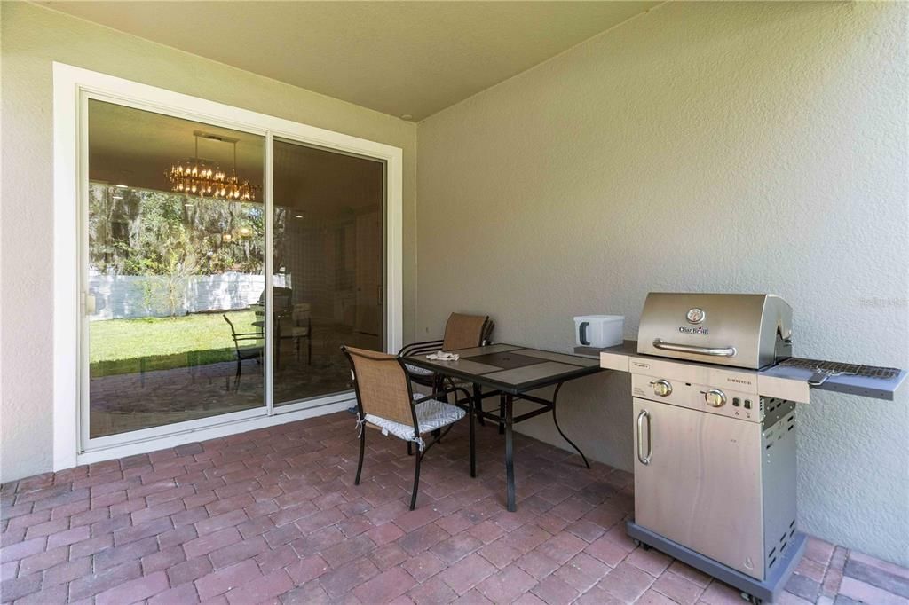 For Sale: $945,000 (6 beds, 4 baths, 3710 Square Feet)