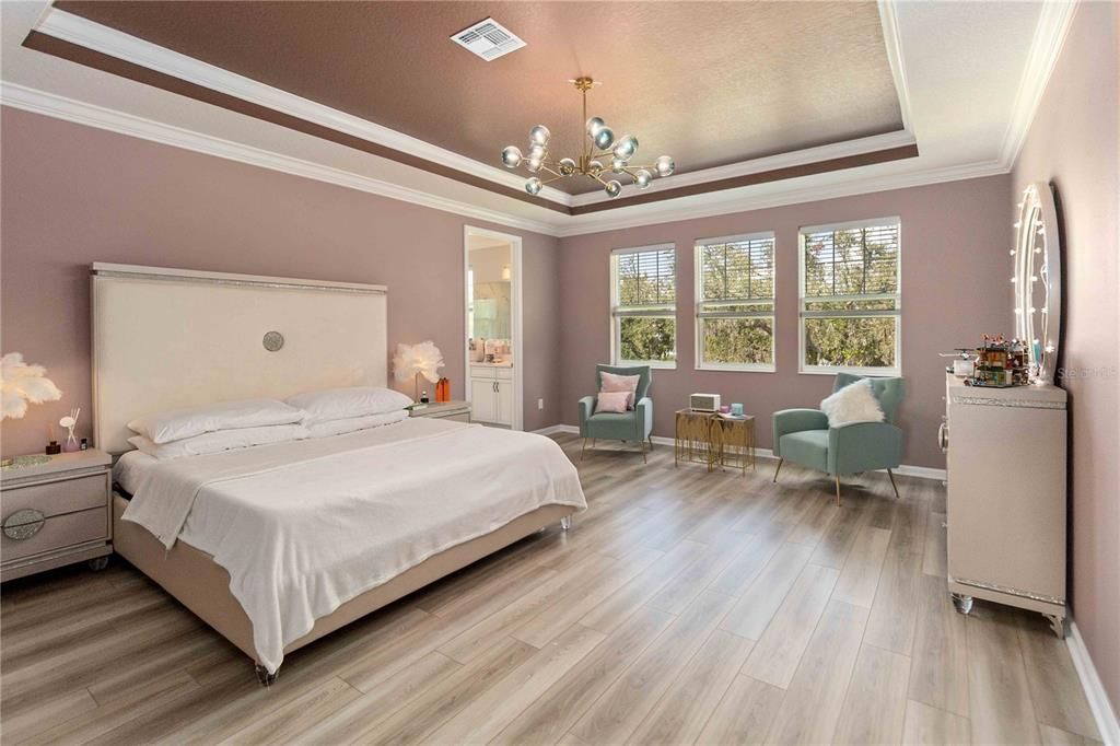 For Sale: $945,000 (6 beds, 4 baths, 3710 Square Feet)