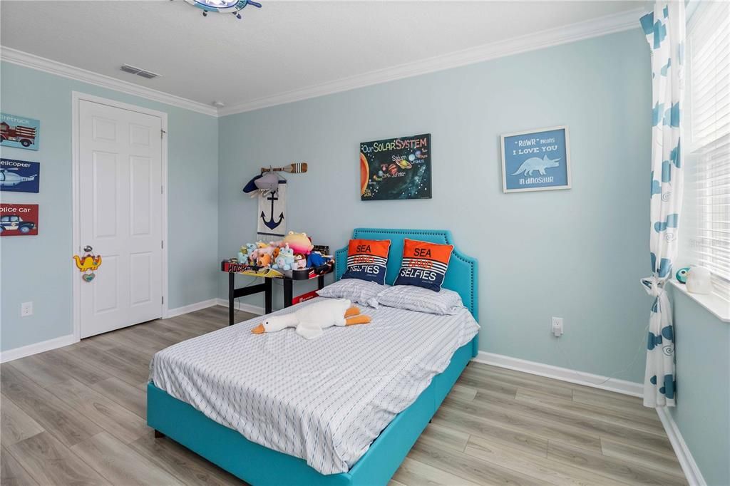 For Sale: $945,000 (6 beds, 4 baths, 3710 Square Feet)