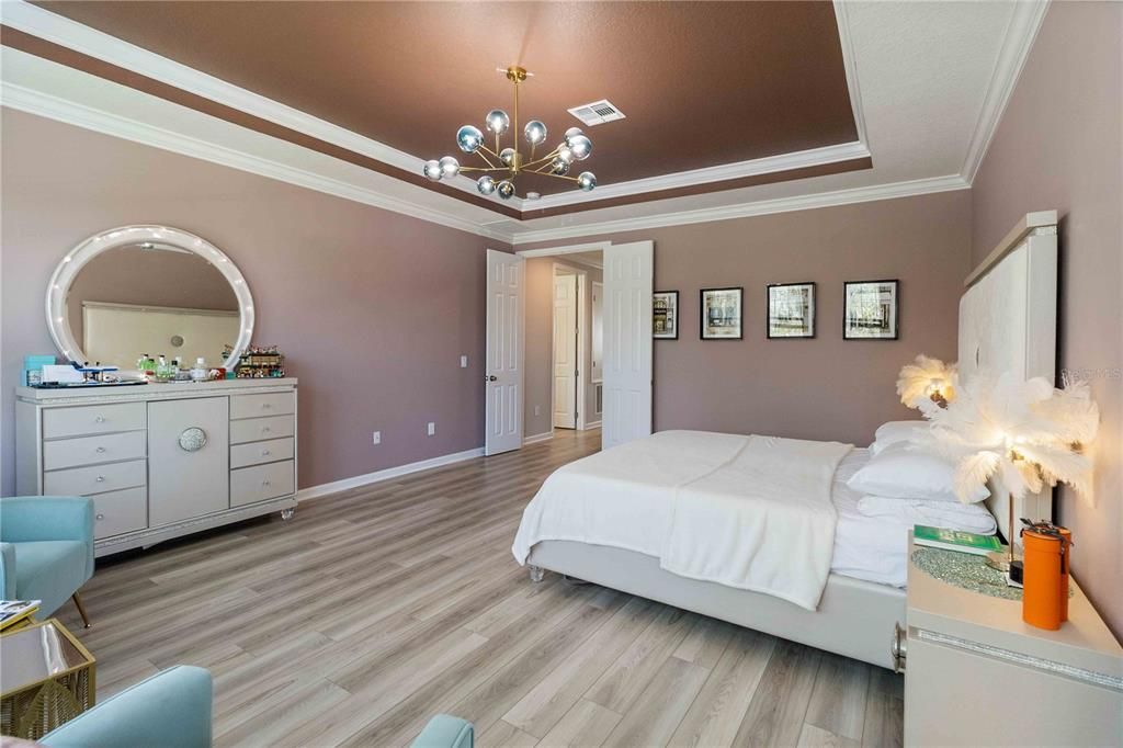 For Sale: $945,000 (6 beds, 4 baths, 3710 Square Feet)