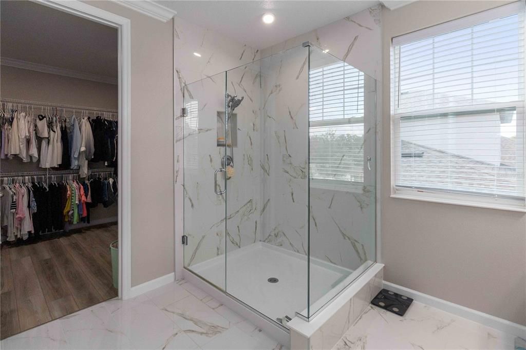 For Sale: $945,000 (6 beds, 4 baths, 3710 Square Feet)