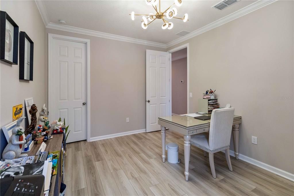 For Sale: $945,000 (6 beds, 4 baths, 3710 Square Feet)