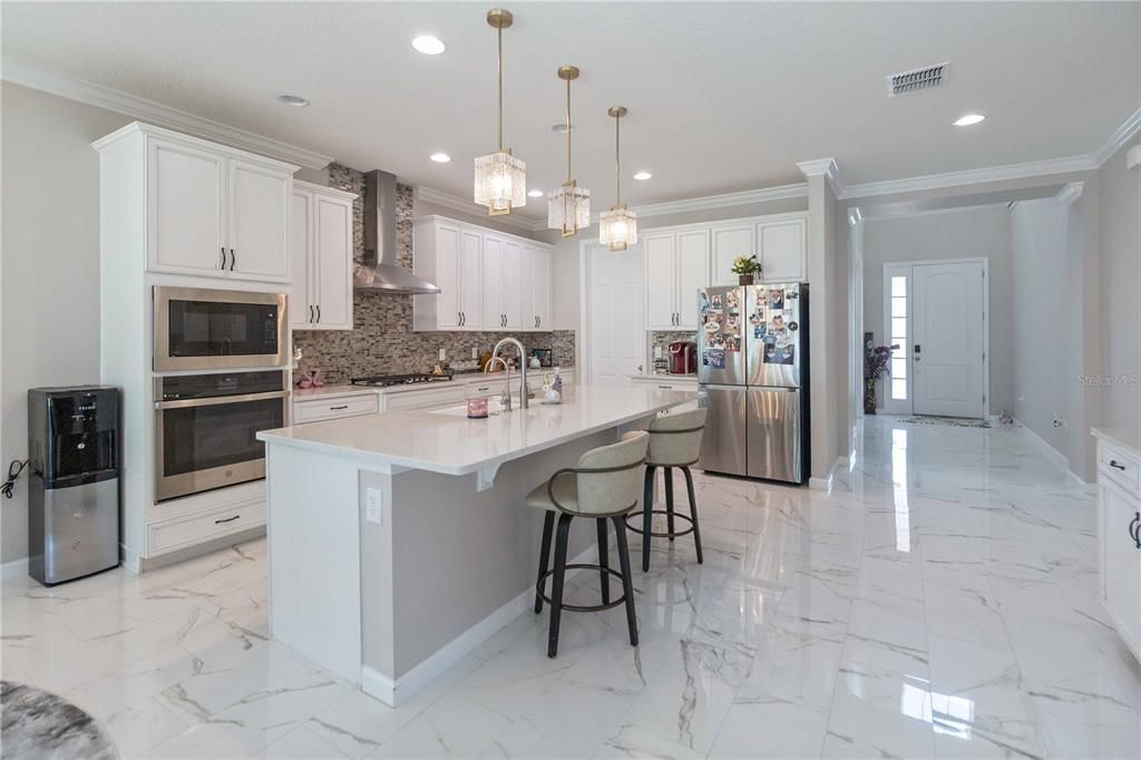 For Sale: $945,000 (6 beds, 4 baths, 3710 Square Feet)