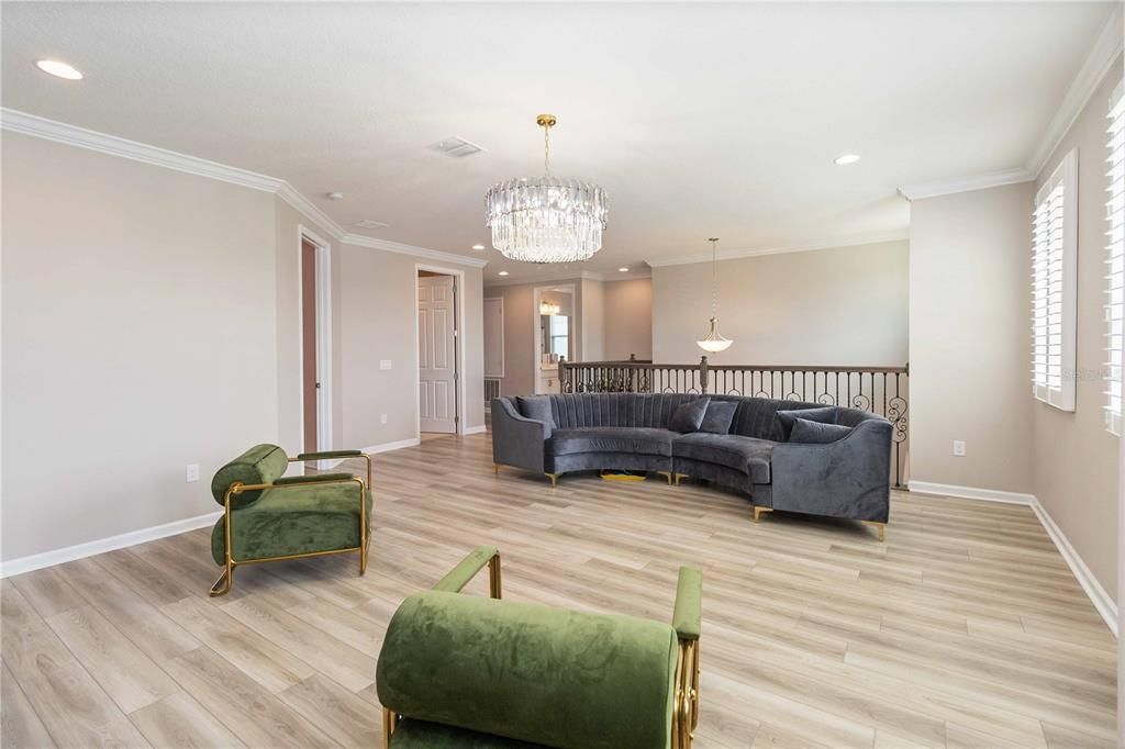 For Sale: $945,000 (6 beds, 4 baths, 3710 Square Feet)