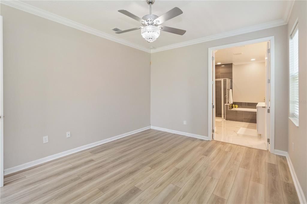 For Sale: $945,000 (6 beds, 4 baths, 3710 Square Feet)