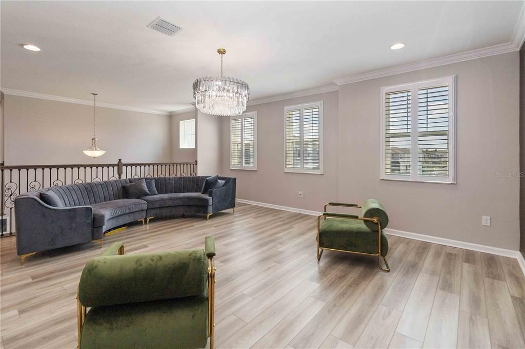 For Sale: $945,000 (6 beds, 4 baths, 3710 Square Feet)