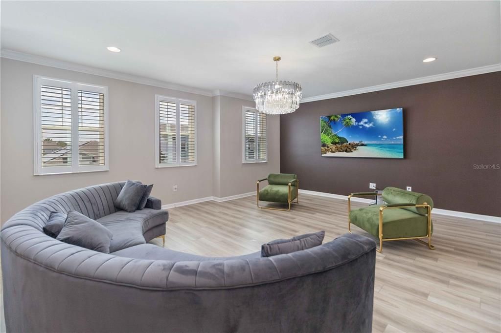 For Sale: $945,000 (6 beds, 4 baths, 3710 Square Feet)