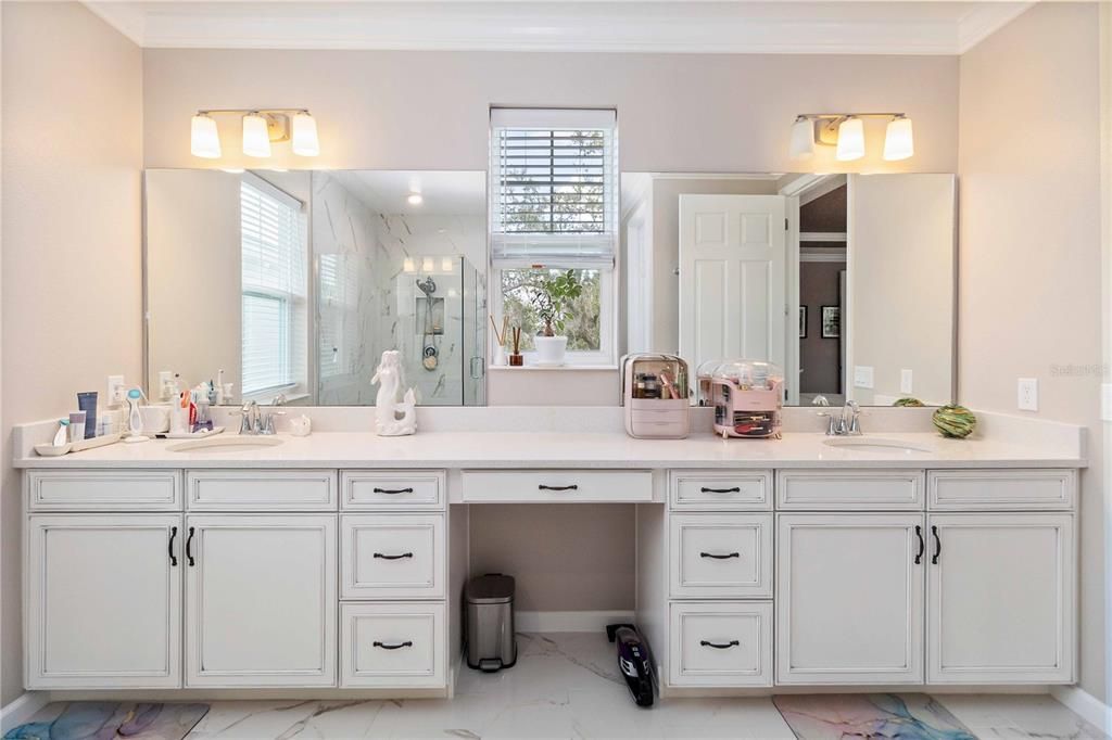 For Sale: $945,000 (6 beds, 4 baths, 3710 Square Feet)