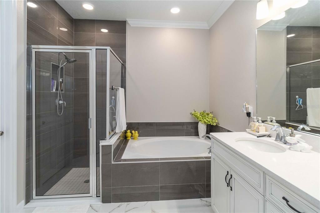 For Sale: $945,000 (6 beds, 4 baths, 3710 Square Feet)