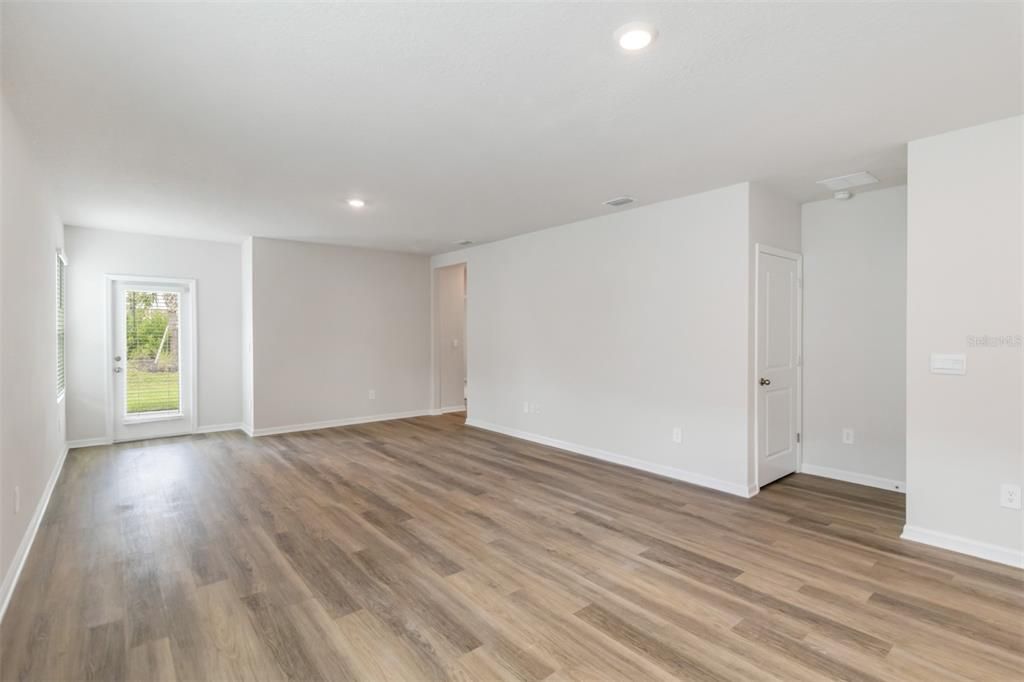 出租: $3,500 (4 贝兹, 2 浴室, 1665 平方英尺)