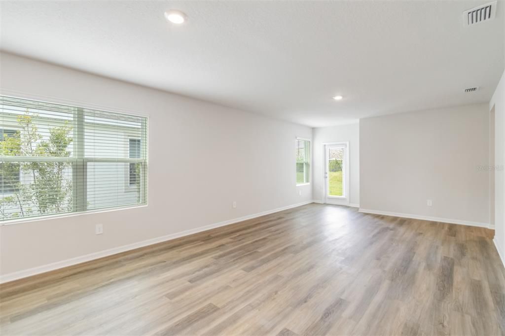 出租: $3,500 (4 贝兹, 2 浴室, 1665 平方英尺)