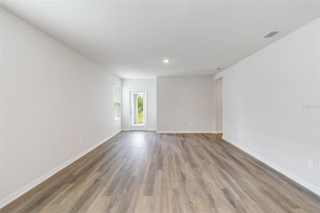 出租: $3,500 (4 贝兹, 2 浴室, 1665 平方英尺)