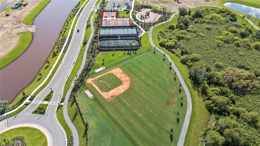 出租: $3,500 (4 贝兹, 2 浴室, 1665 平方英尺)