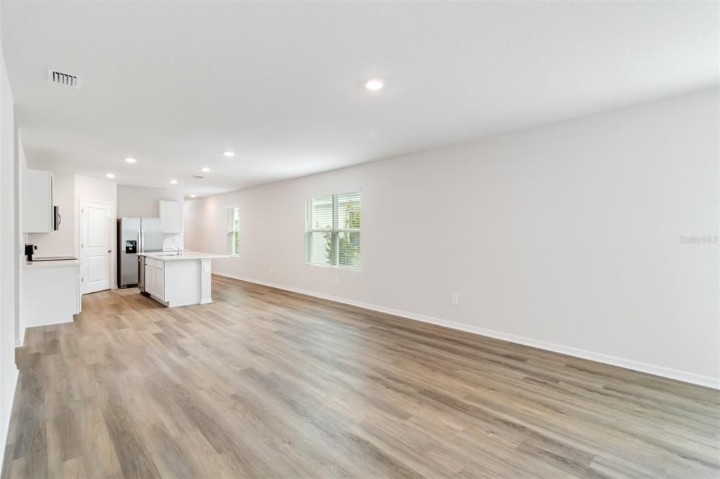 出租: $3,500 (4 贝兹, 2 浴室, 1665 平方英尺)