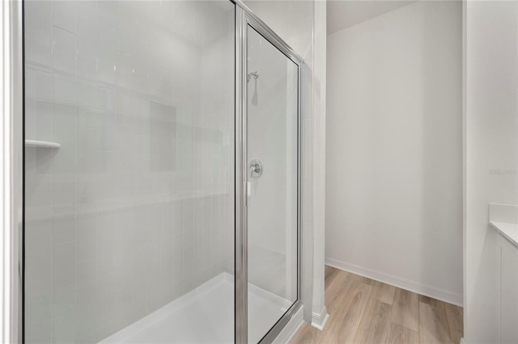 Activo con contrato: $354,900 (5 camas, 3 baños, 1984 Pies cuadrados)