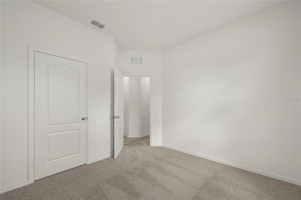 Activo con contrato: $354,900 (5 camas, 3 baños, 1984 Pies cuadrados)