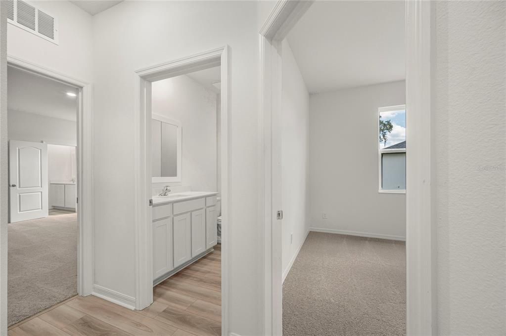 Activo con contrato: $354,900 (5 camas, 3 baños, 1984 Pies cuadrados)