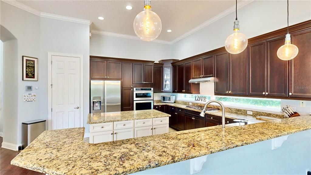 For Sale: $2,750,000 (7 beds, 5 baths, 5221 Square Feet)