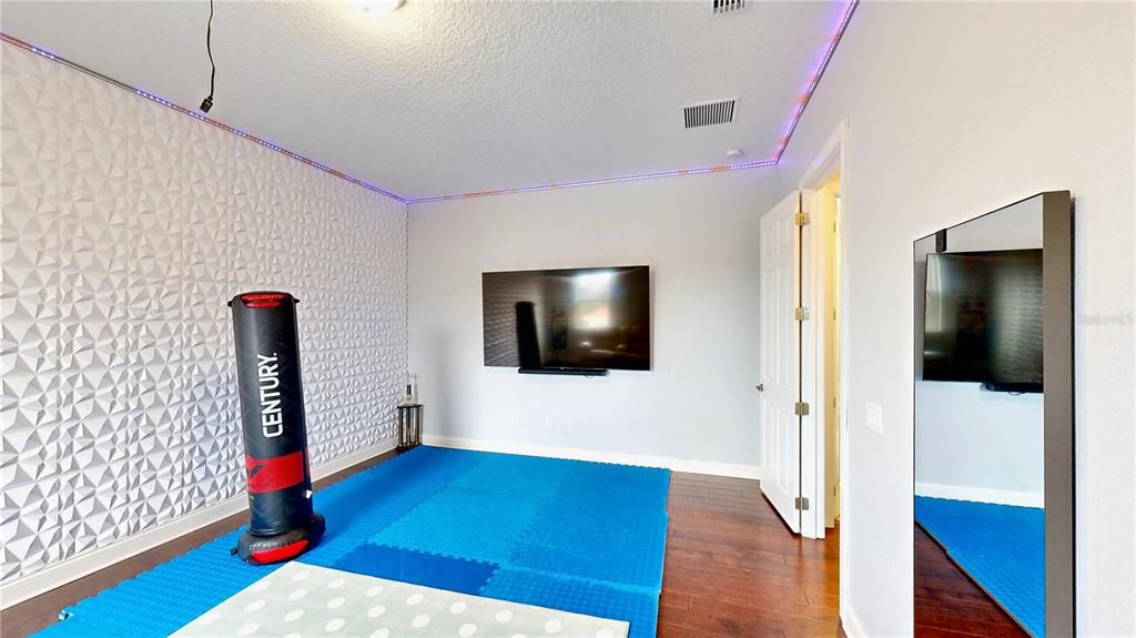 For Sale: $2,750,000 (7 beds, 5 baths, 5221 Square Feet)