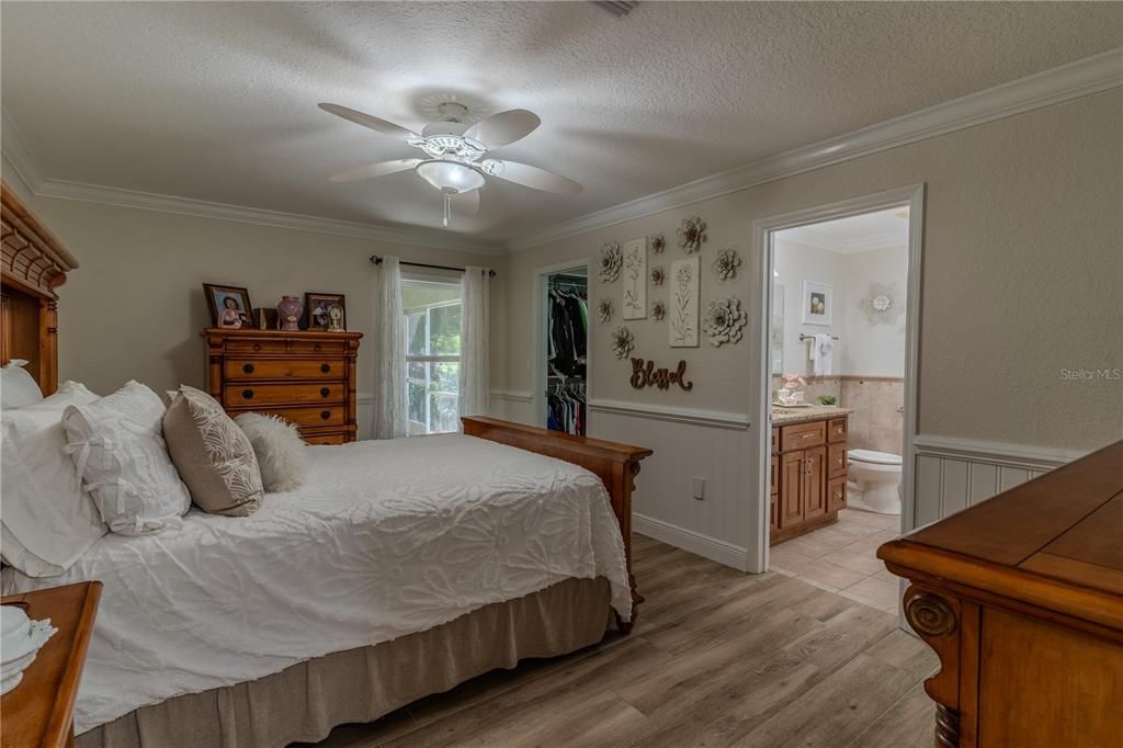 For Sale: $1,900,000 (4 beds, 4 baths, 3661 Square Feet)