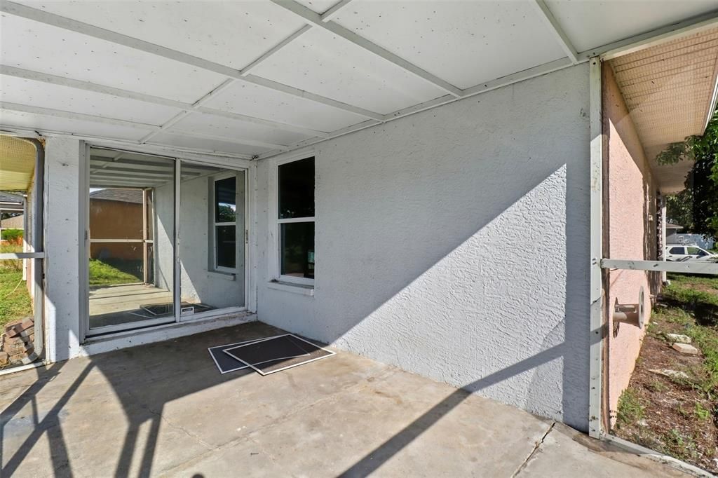 Под контрактом: $214,900 (3 спален, 2 ванн, 1409 Квадратных фут)