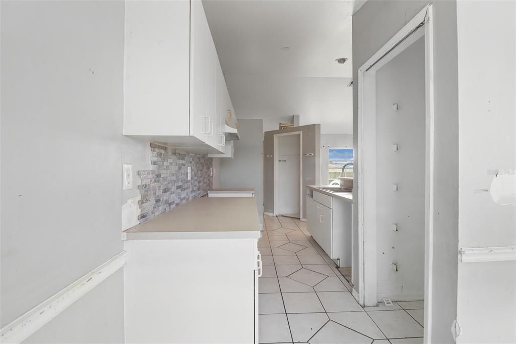 Под контрактом: $214,900 (3 спален, 2 ванн, 1409 Квадратных фут)