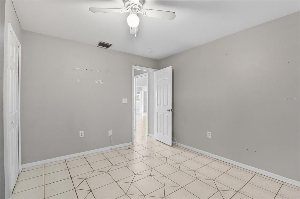 Под контрактом: $214,900 (3 спален, 2 ванн, 1409 Квадратных фут)