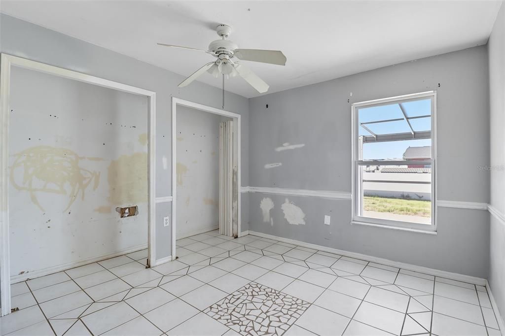 Под контрактом: $214,900 (3 спален, 2 ванн, 1409 Квадратных фут)