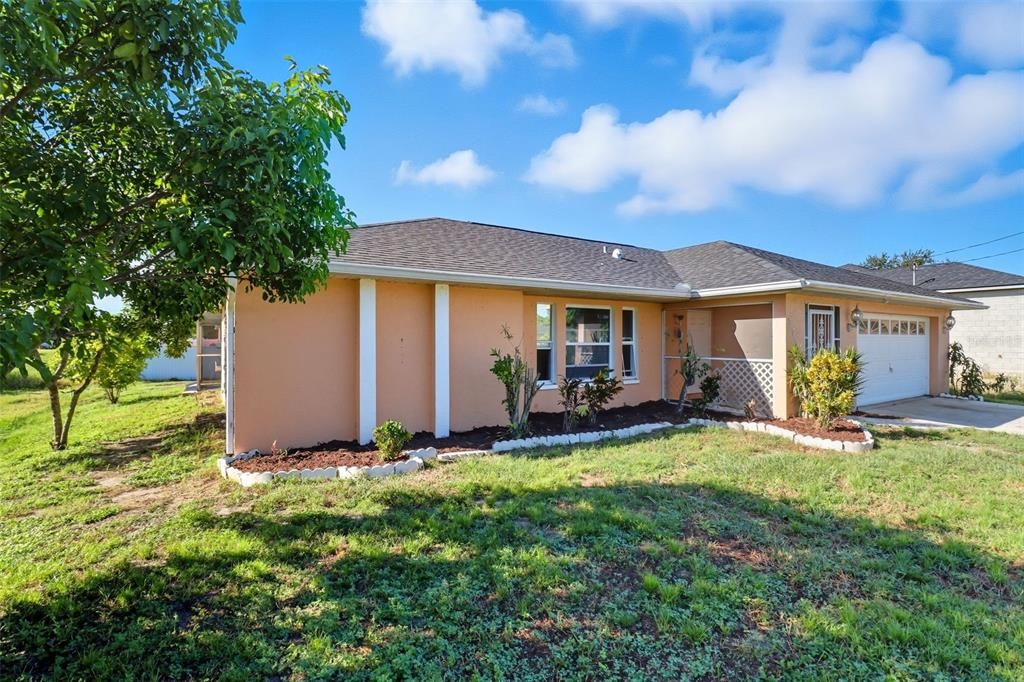 Под контрактом: $214,900 (3 спален, 2 ванн, 1409 Квадратных фут)