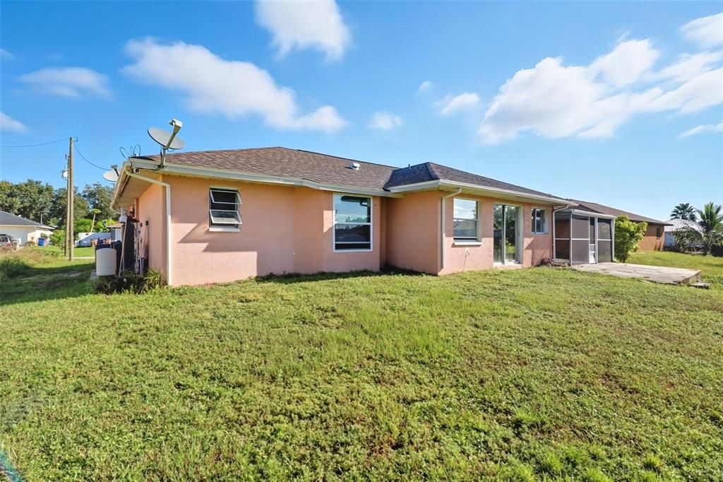 Под контрактом: $214,900 (3 спален, 2 ванн, 1409 Квадратных фут)