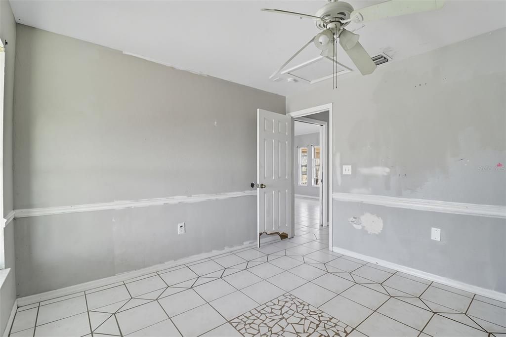 Под контрактом: $214,900 (3 спален, 2 ванн, 1409 Квадратных фут)