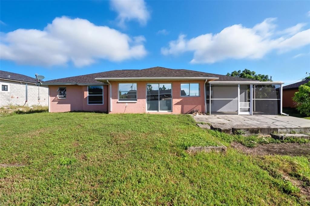 Под контрактом: $214,900 (3 спален, 2 ванн, 1409 Квадратных фут)