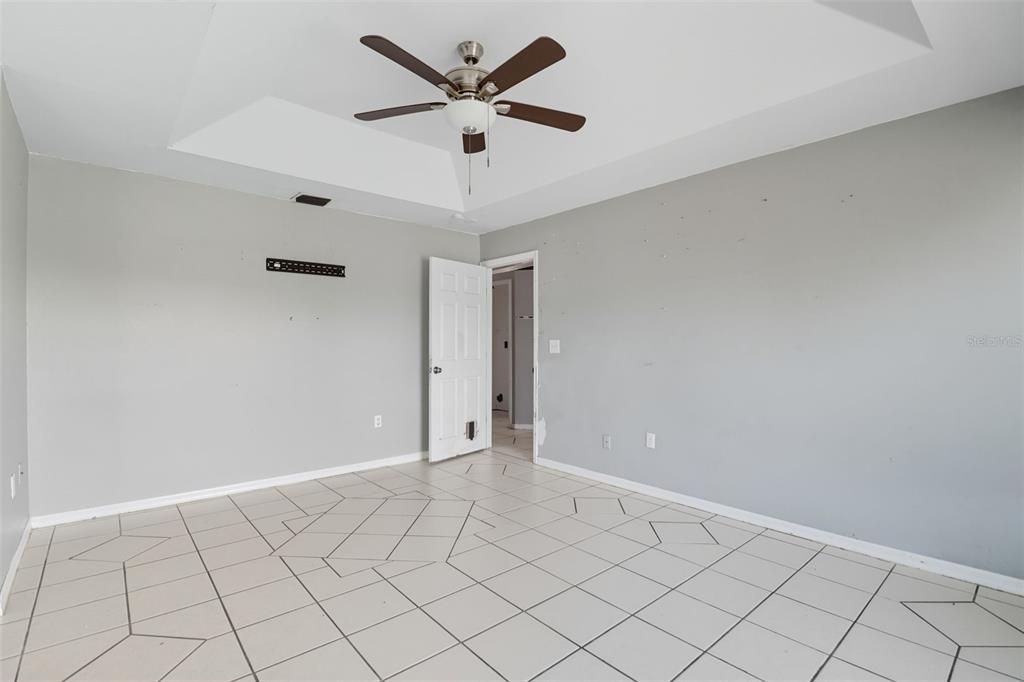 Под контрактом: $214,900 (3 спален, 2 ванн, 1409 Квадратных фут)