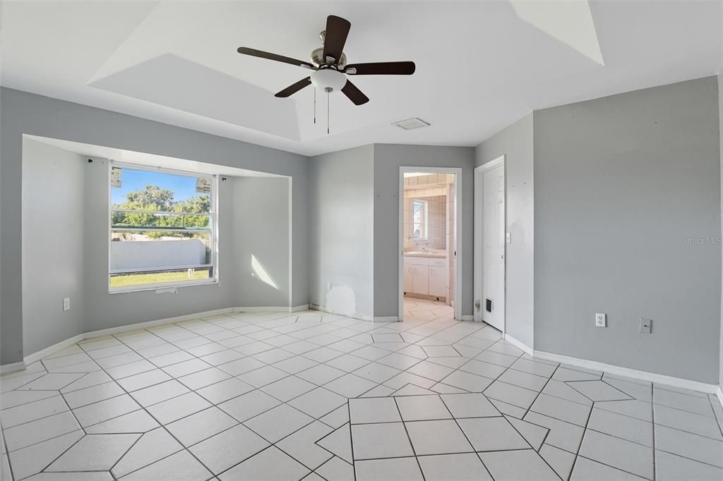 Под контрактом: $214,900 (3 спален, 2 ванн, 1409 Квадратных фут)