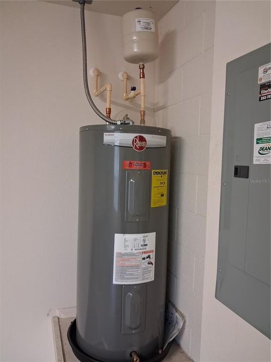 For Sale: $369,000 (3 beds, 2 baths, 1635 Square Feet)