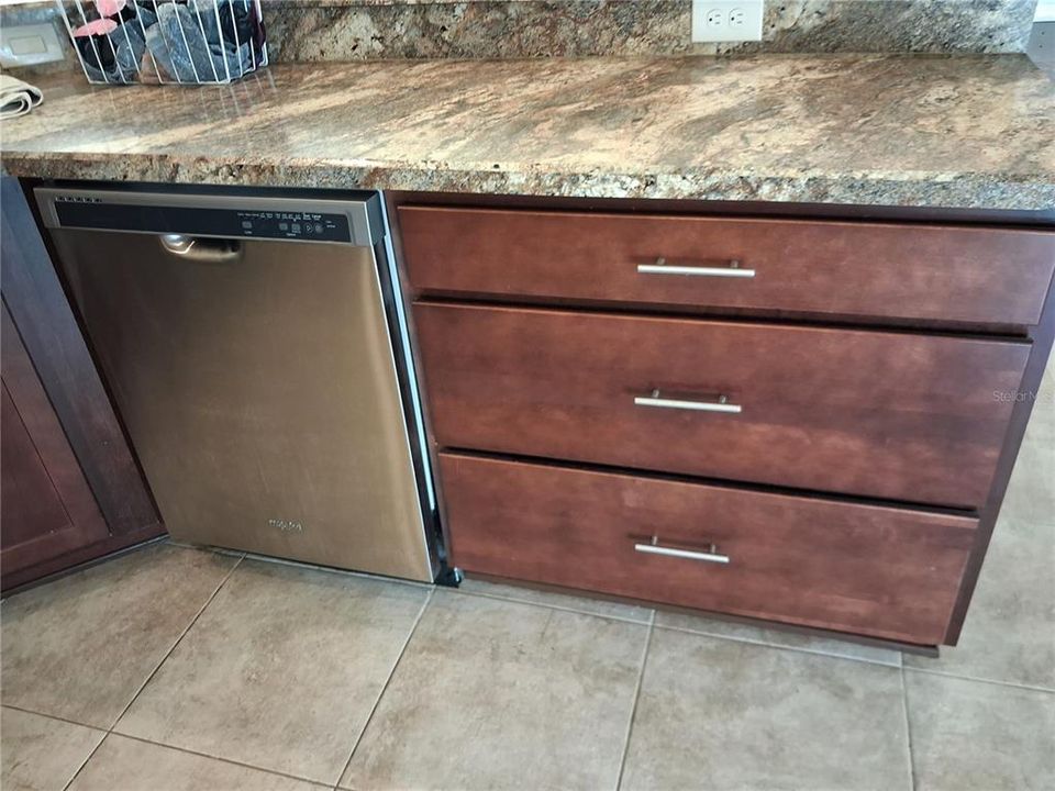 For Sale: $369,000 (3 beds, 2 baths, 1635 Square Feet)