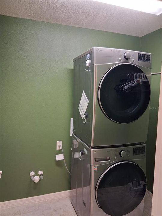 For Sale: $369,000 (3 beds, 2 baths, 1635 Square Feet)