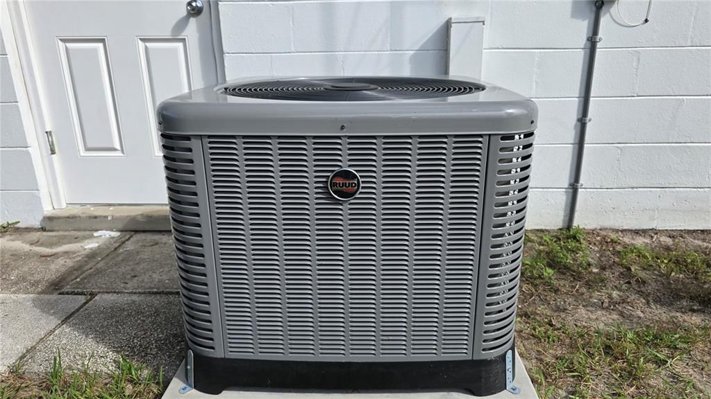 For Sale: $195,000 (2 beds, 1 baths, 943 Square Feet)