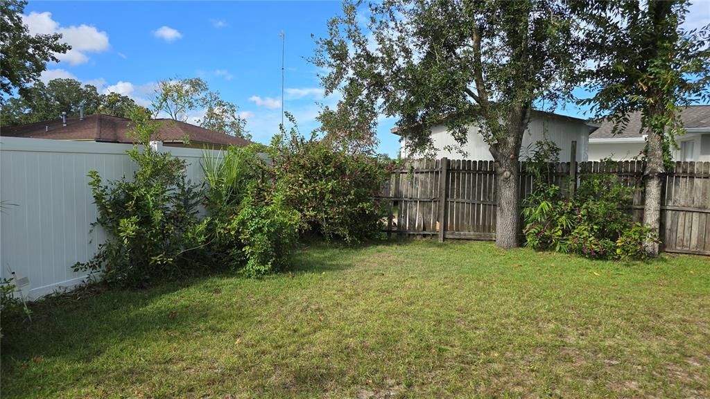 For Sale: $195,000 (2 beds, 1 baths, 943 Square Feet)