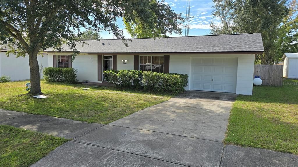 For Sale: $195,000 (2 beds, 1 baths, 943 Square Feet)