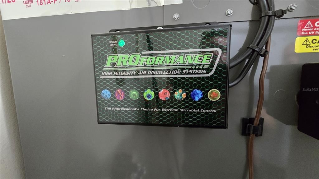 For Sale: $195,000 (2 beds, 1 baths, 943 Square Feet)