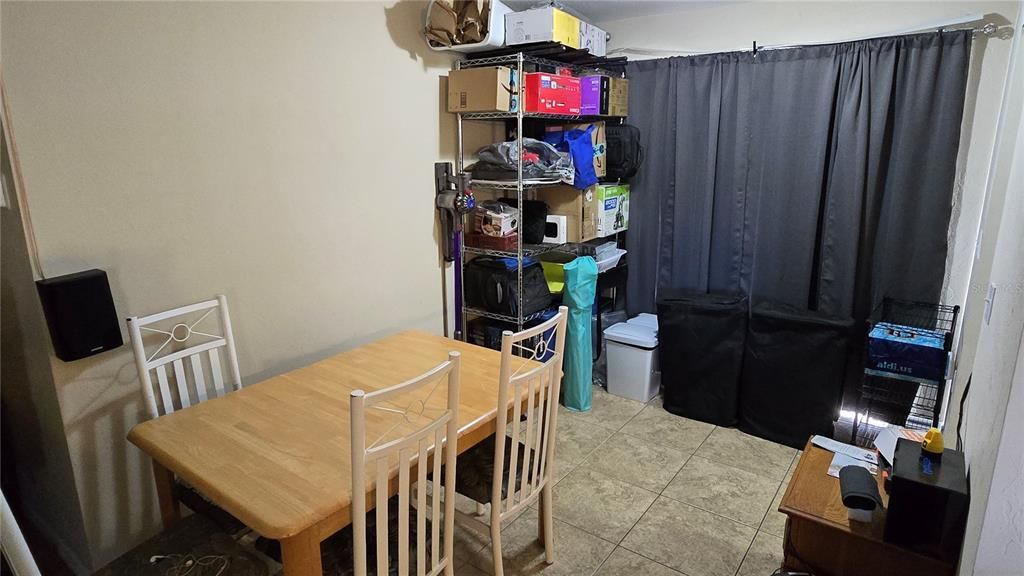 For Sale: $195,000 (2 beds, 1 baths, 943 Square Feet)