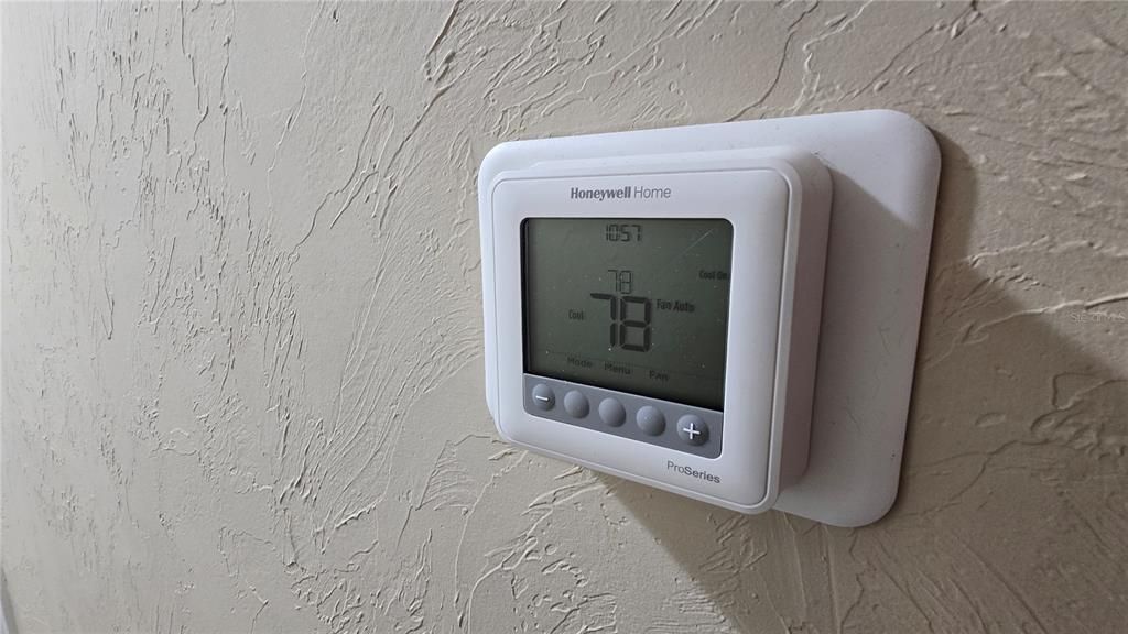 For Sale: $195,000 (2 beds, 1 baths, 943 Square Feet)