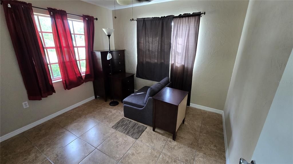 For Sale: $195,000 (2 beds, 1 baths, 943 Square Feet)
