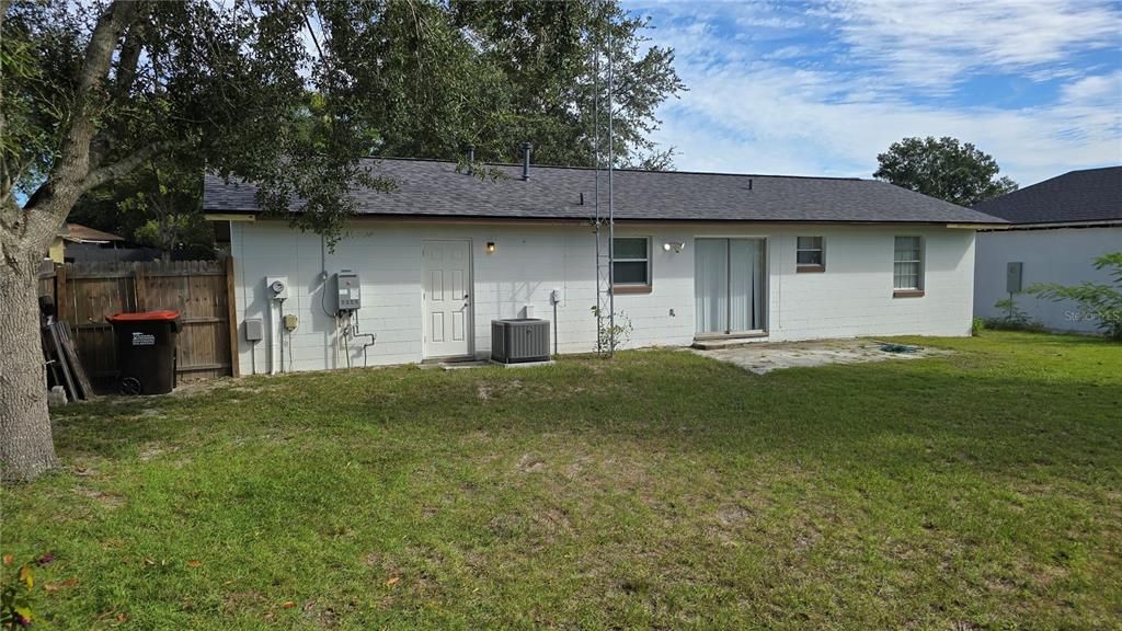 For Sale: $195,000 (2 beds, 1 baths, 943 Square Feet)