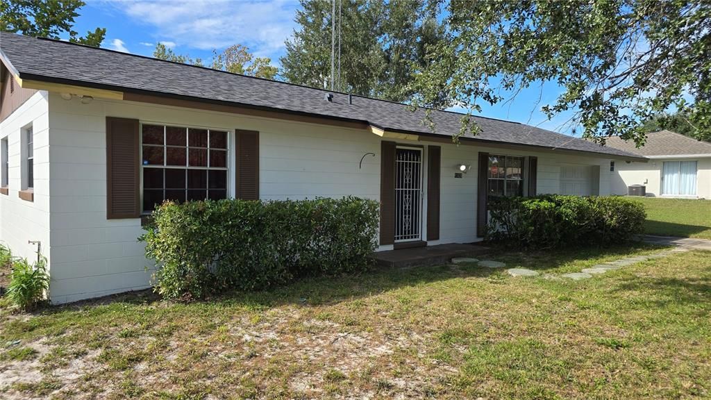 For Sale: $195,000 (2 beds, 1 baths, 943 Square Feet)