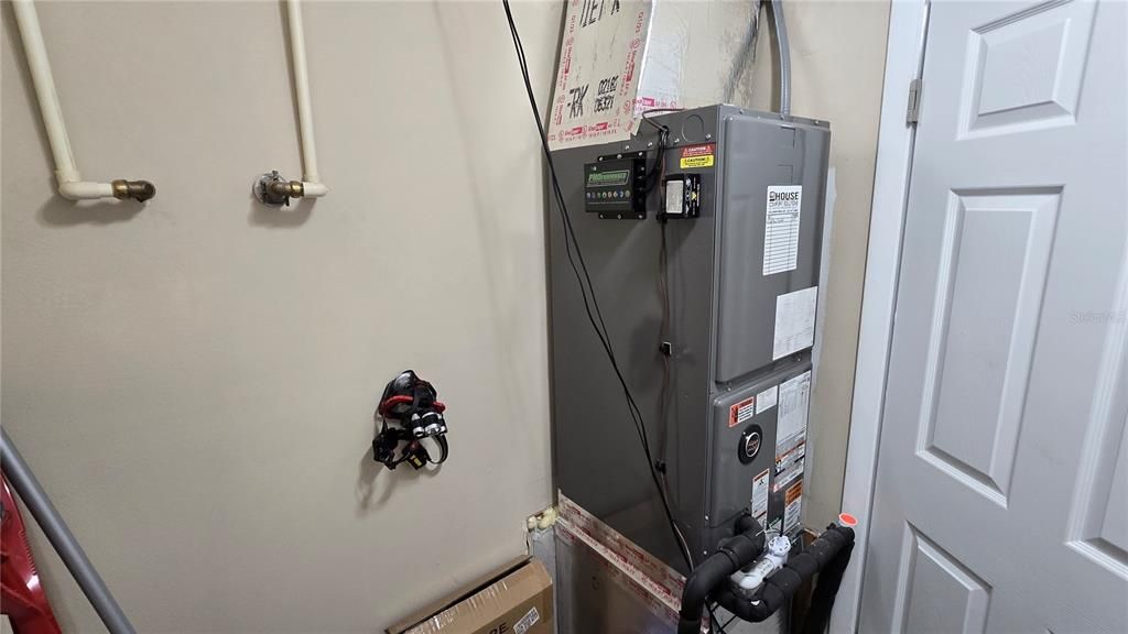 For Sale: $195,000 (2 beds, 1 baths, 943 Square Feet)