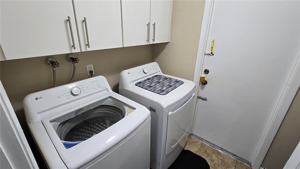 For Sale: $195,000 (2 beds, 1 baths, 943 Square Feet)